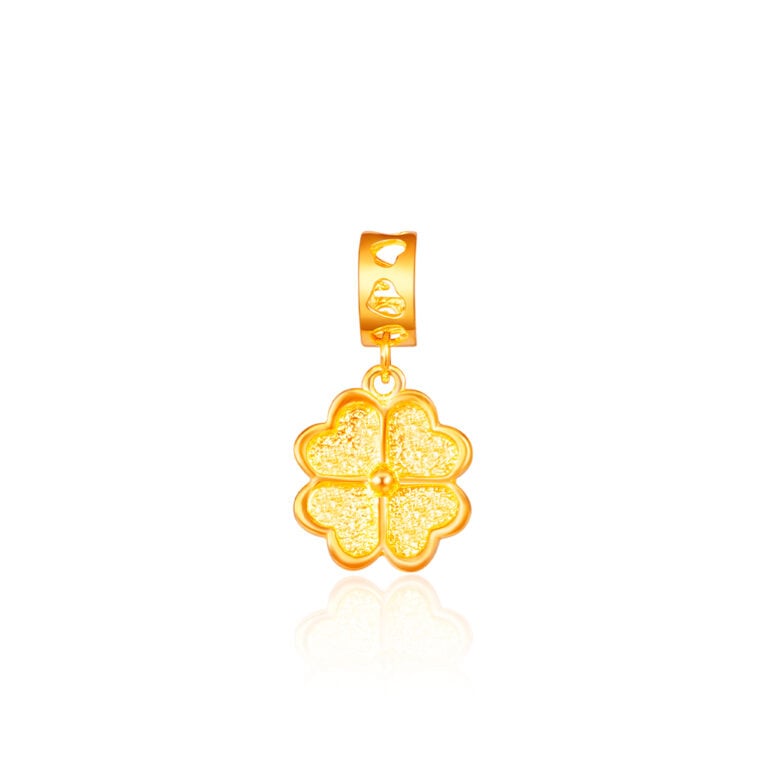SK 916 Luxe Clover Gold Charm featuring an exquisite clover design, crafted in 916 gold with a luxurious textured finish. A perfect accessory for your clover bracelet, adding elegance and a symbol of good luck.
