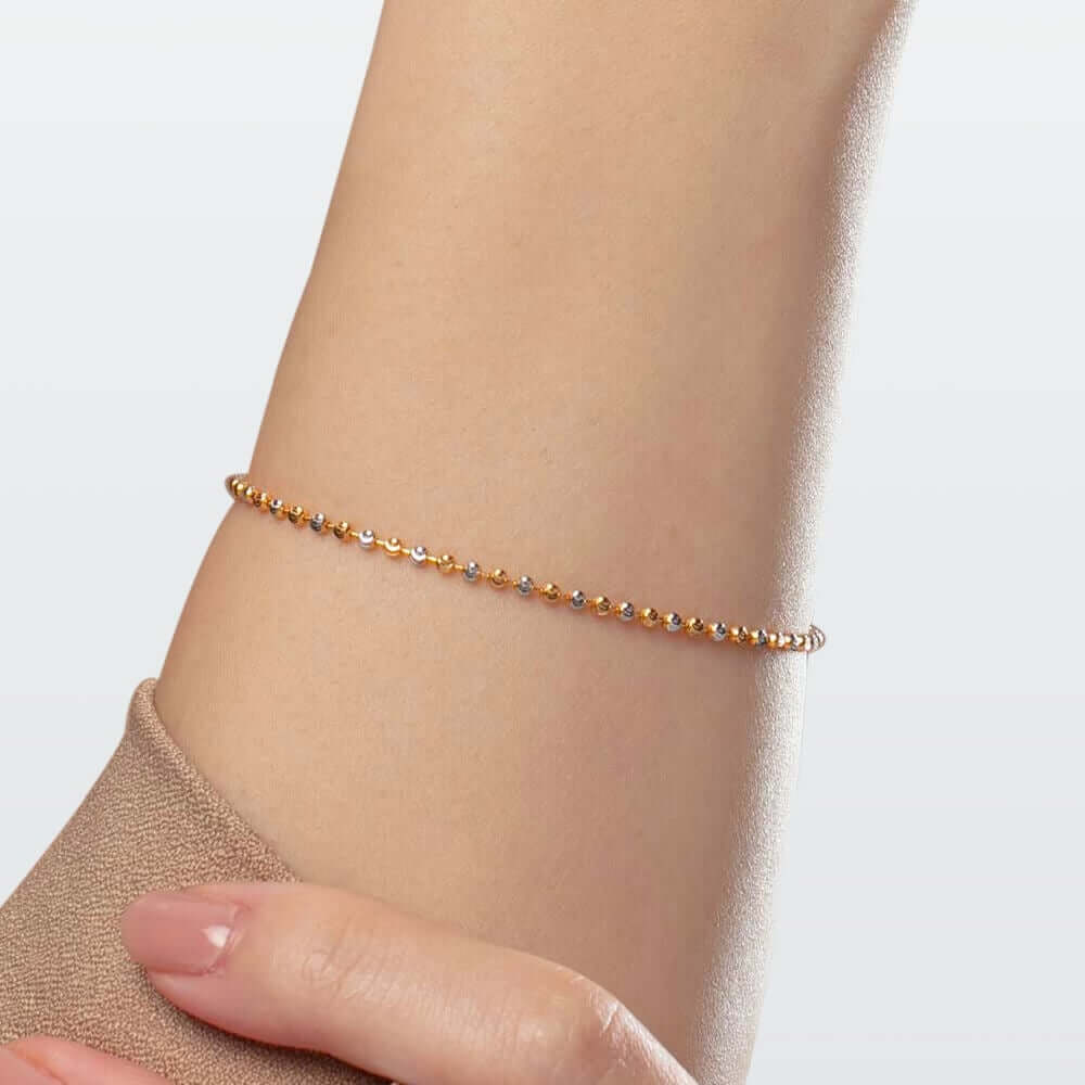 gelang emas 916 dua tona yang dipakai oleh wanita