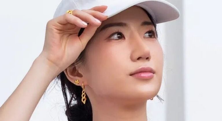 gold earring