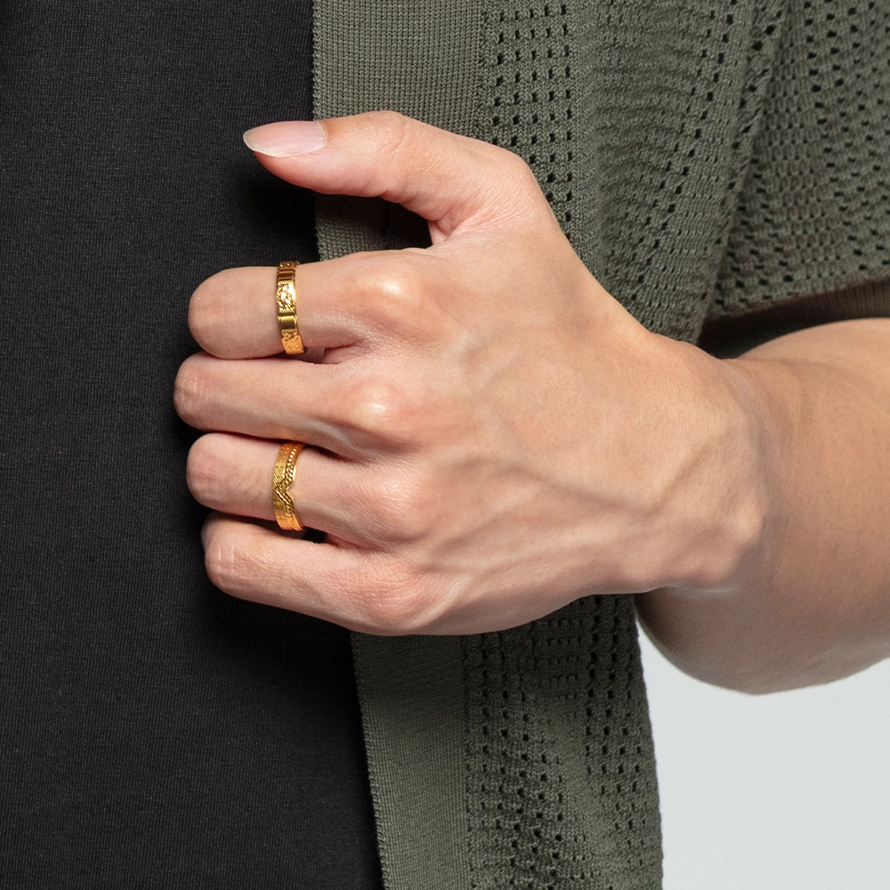 Men Wearing Gold Wedding Ring